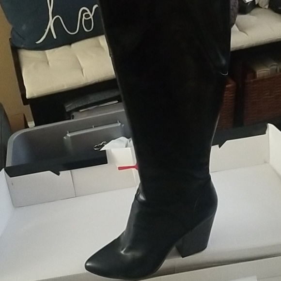 Boots - Picture 5 of 9